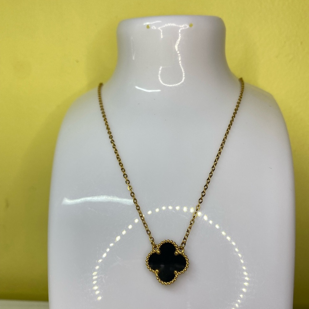 Elegant Black and Gold Clover Necklace